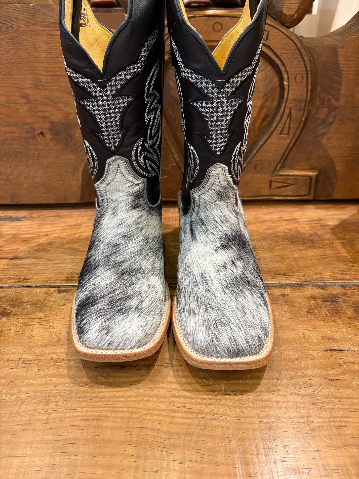 WEST CowHide Boots/Pelo De Vaca