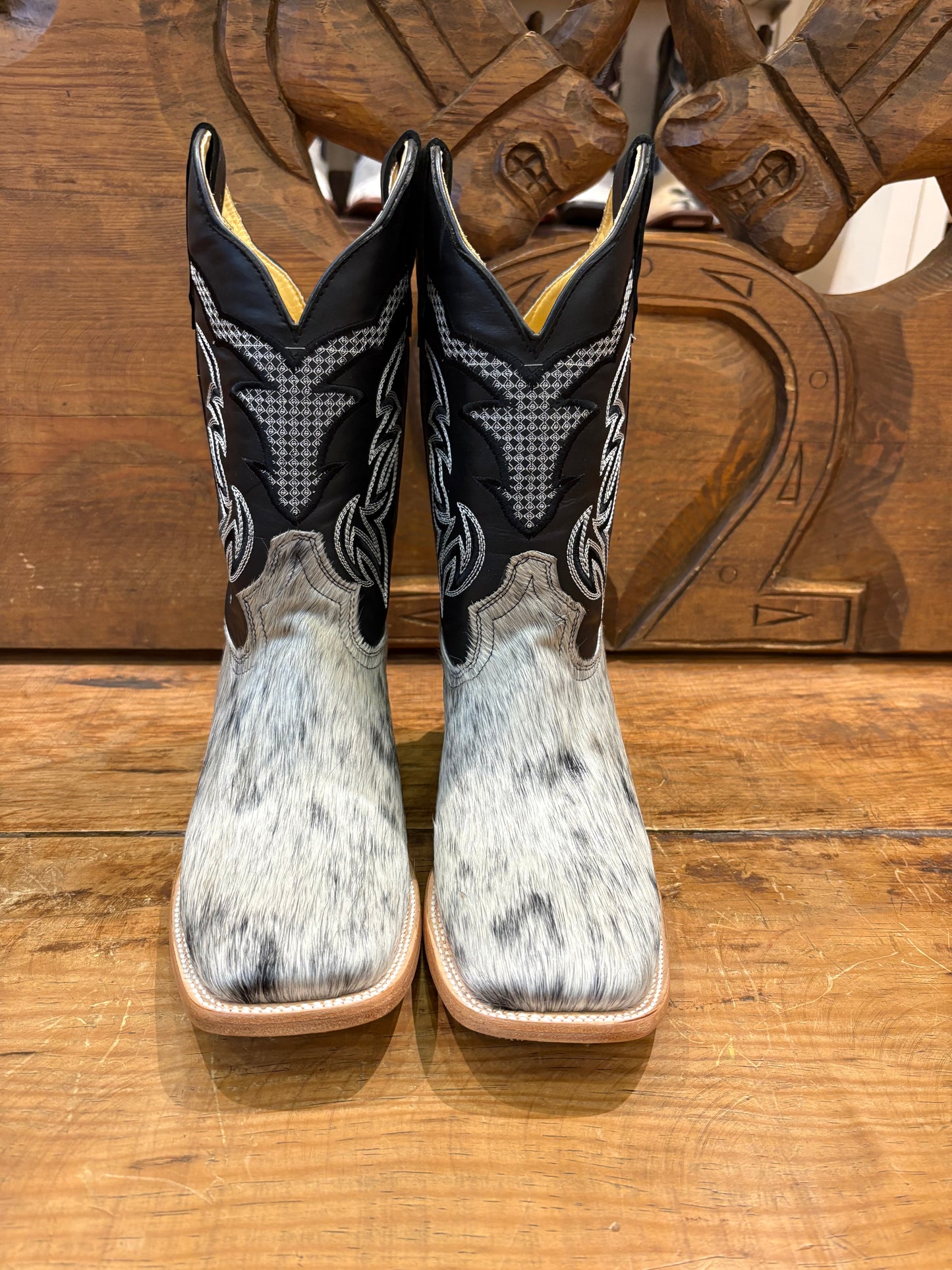 WEST CowHide Boots/Pelo De Vaca