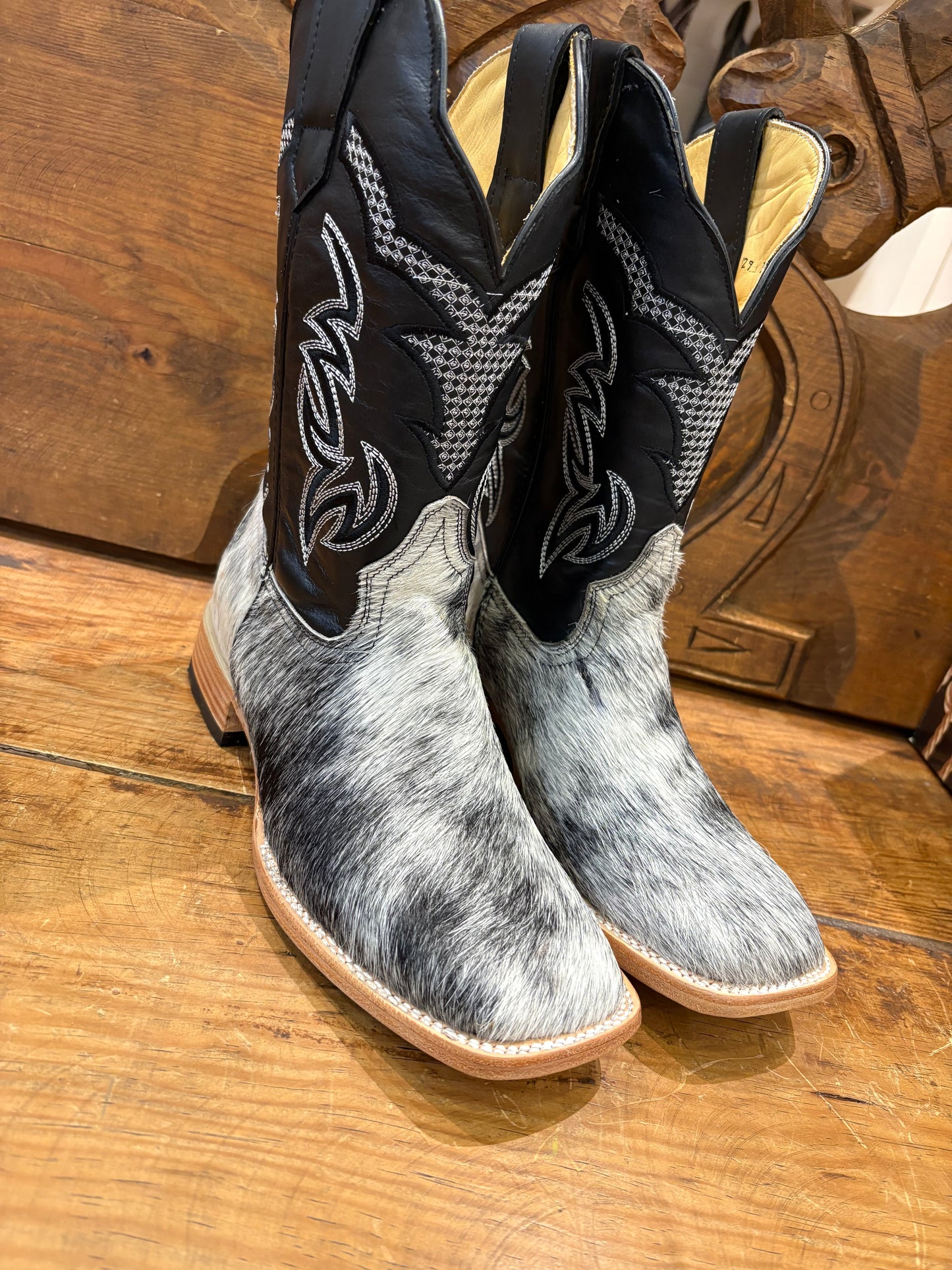 WEST CowHide Boots/Pelo De Vaca