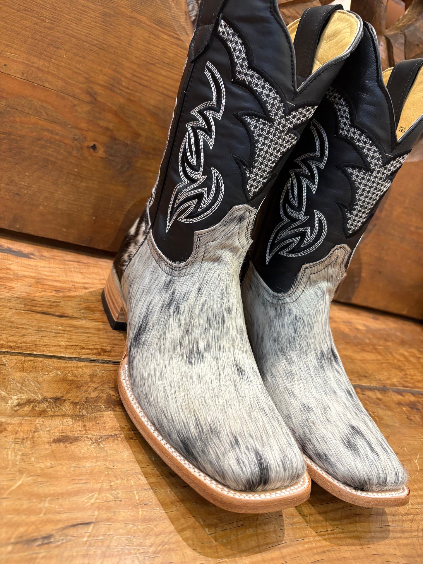 WEST CowHide Boots/Pelo De Vaca