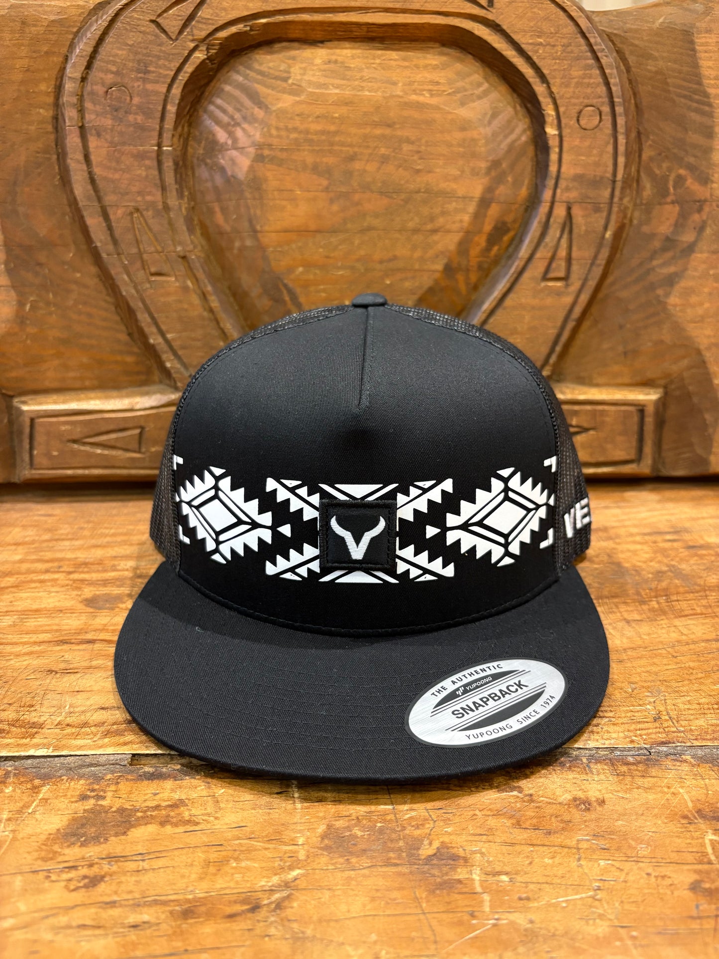Vexil Cap - Black Icon - Black/White/Black Mesh